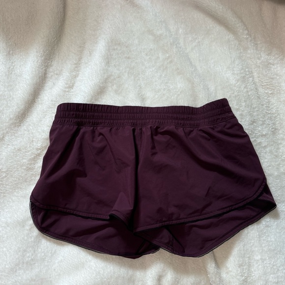 Lululemon Seek The Heat Short Il in Black Currant size 10 - Picture 2 of 5
